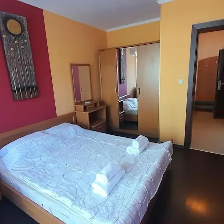 2 Gallery With Poolview Apartment *