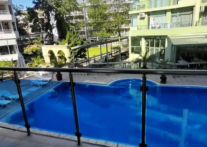 2 Gallery With Poolview Apartmán